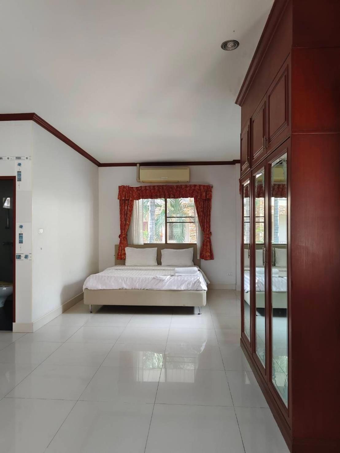Selina Place 3* Паттайя