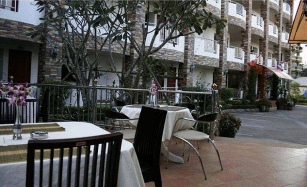 Selina Place Отель Паттайя
